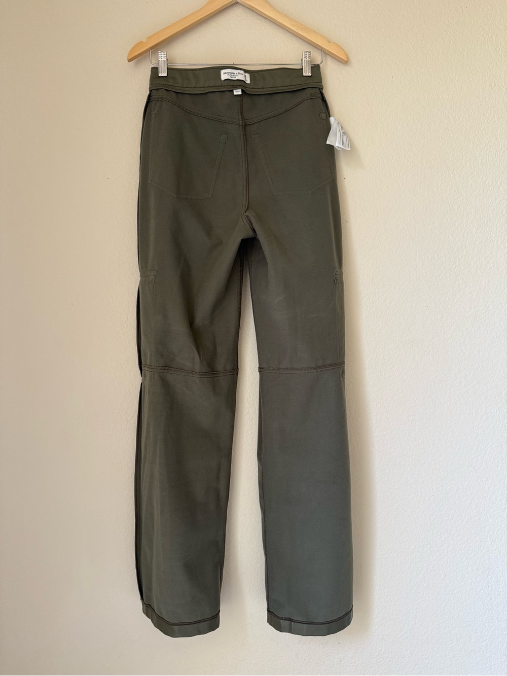 Abercrombie and Fitch Curve Love Vegan Leather Cargo 90s Relaxed Pants in Olive - Picture 11 of 14